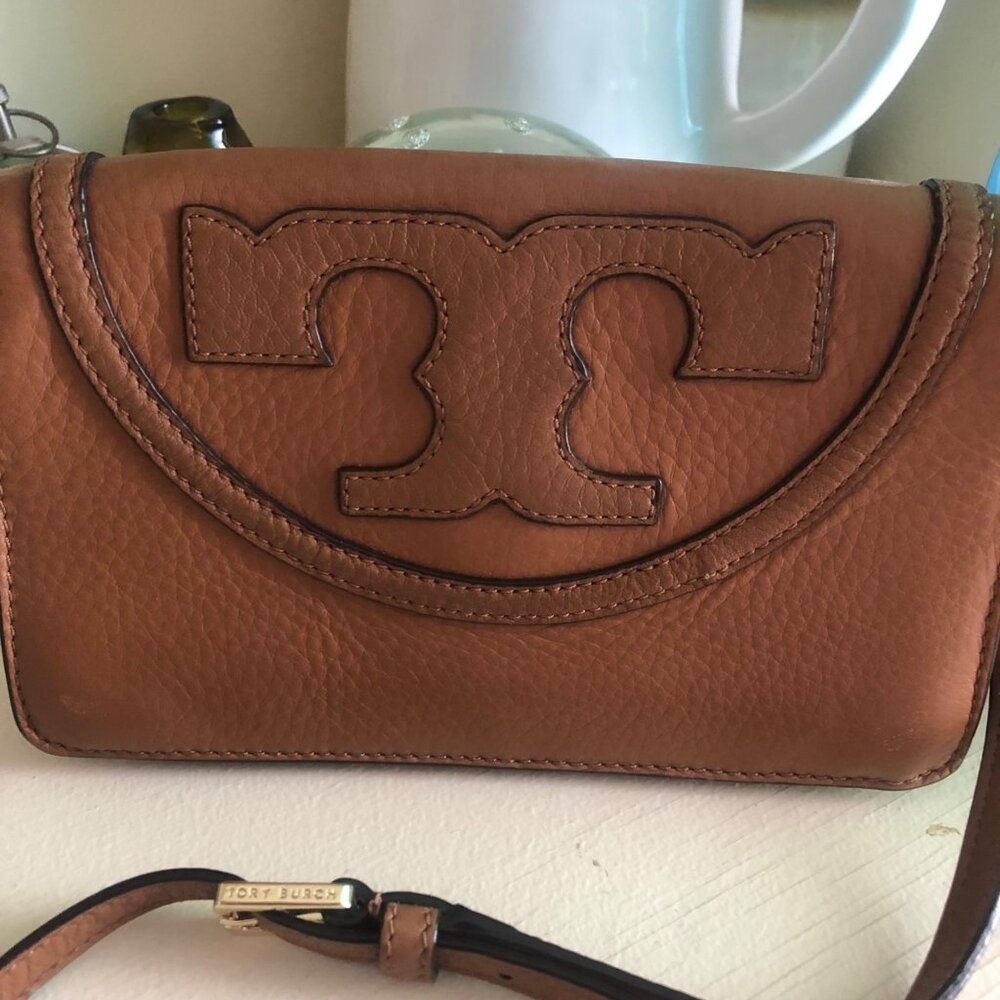 Tory Burch ALL T Crossbody Bag Bark - Picture 4 of 12